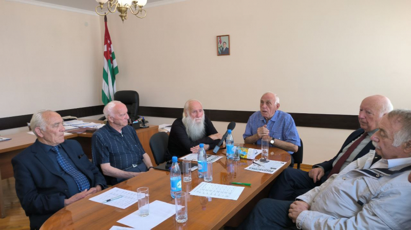 Президент Аслан Бжания отказался от встречи со старейшинами Абхазии