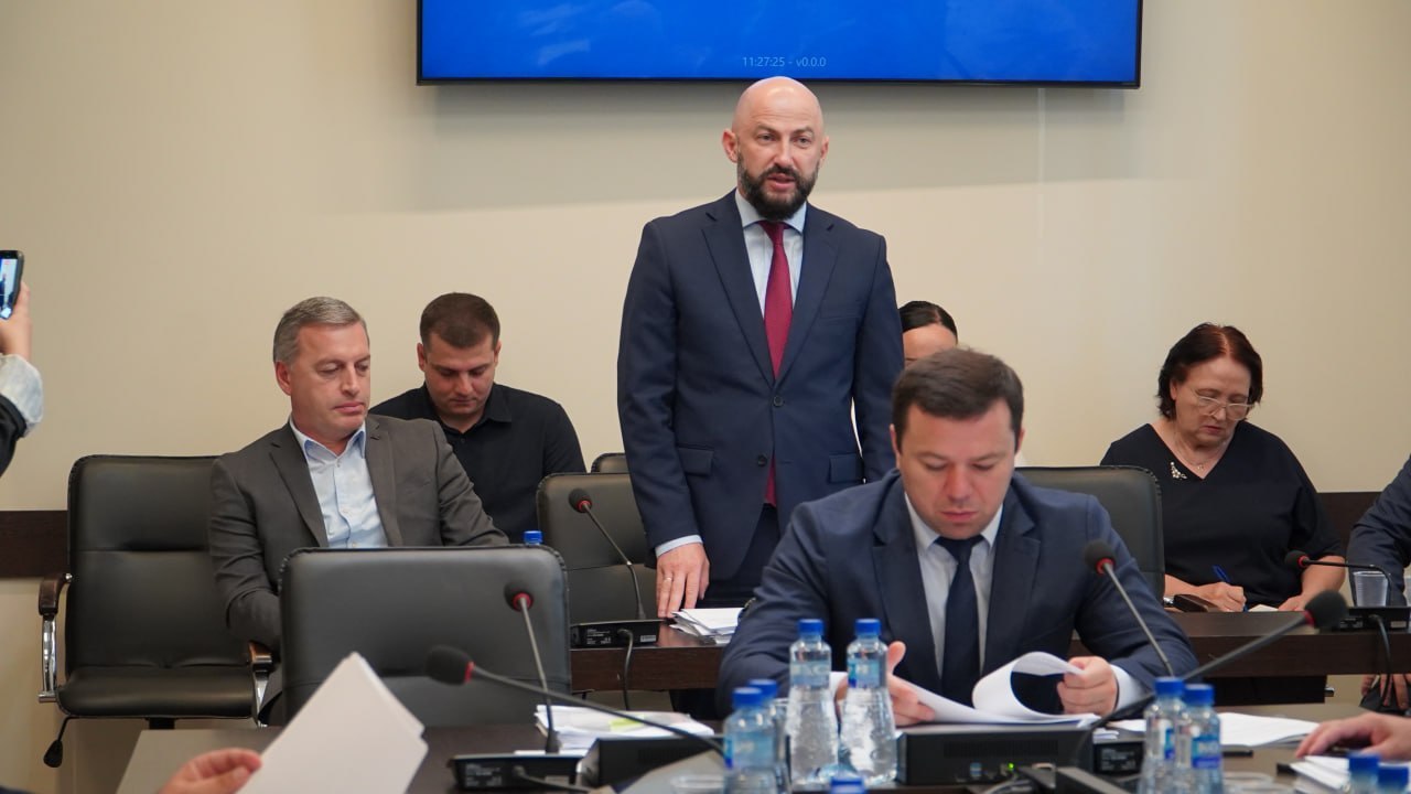 Парламент откладывает принятие важных для государства законов