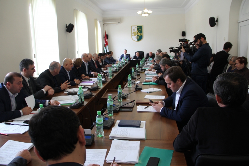 Нефть разделила Парламент Абхазии