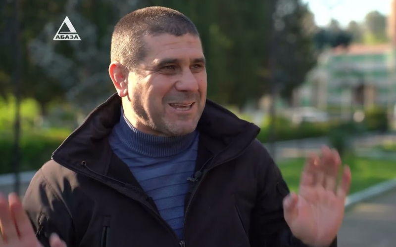 ДОБРОВОЛЕЦ С СЕВЕРНОГО КАВКАЗА АСЛАН АБАЕВ: «БРАТ В БЕДЕ — ЗНАЧИТ, НУЖНО ПОМОЧЬ»