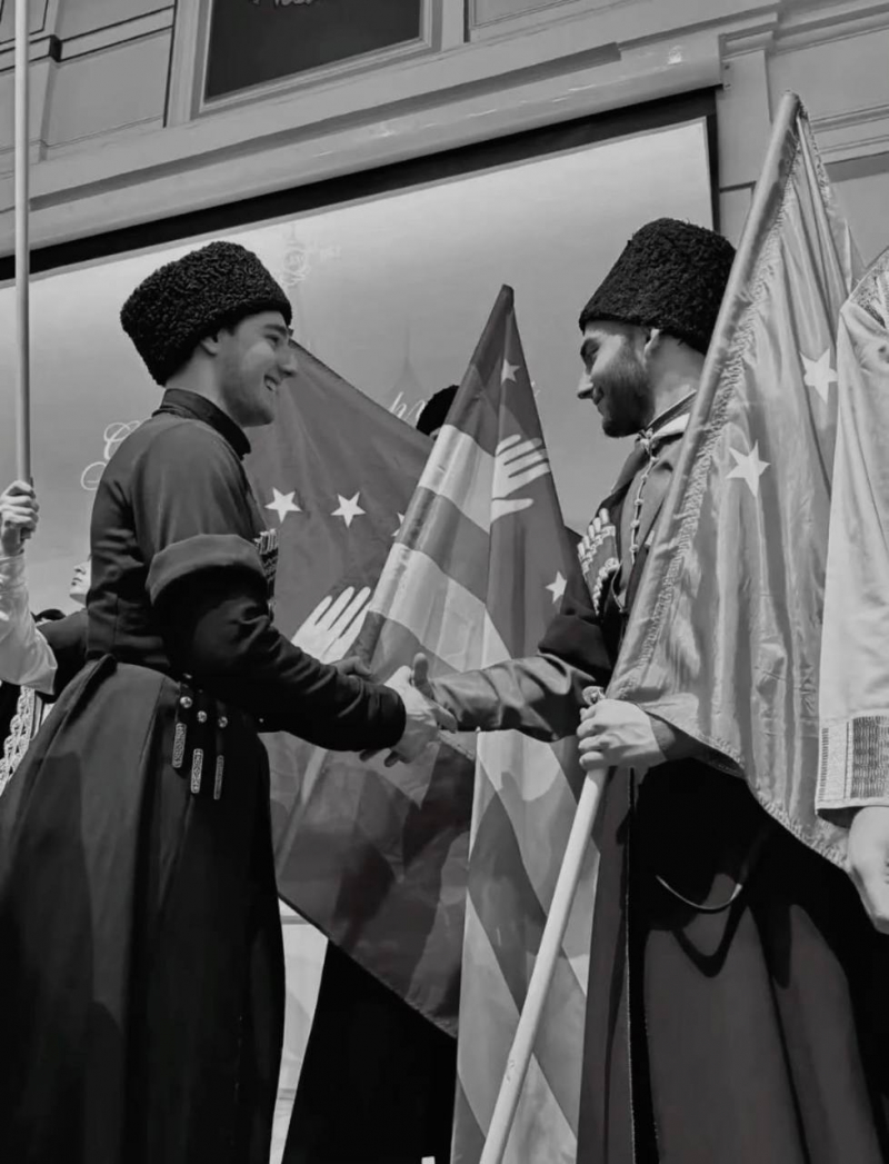 ПОЧЕМУ АБХАЗЫ, АБАЗИНЫ (АБАЗА) И АДЫГИ САМЫЕ БЛИЗКИЕ ДРУГ ДРУГУ?
